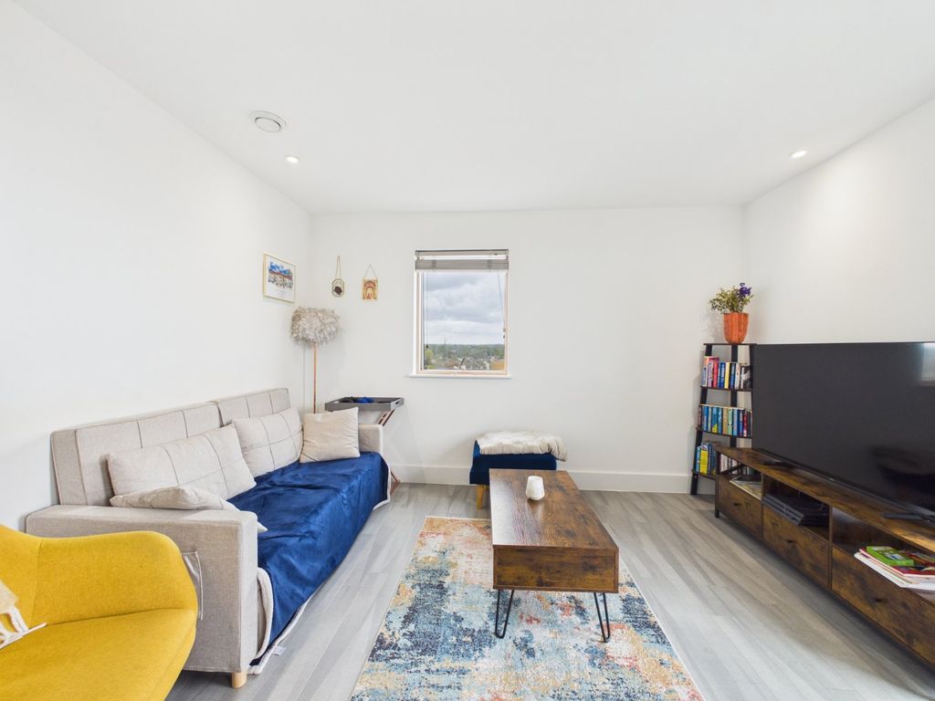 Additional image 12 of 2 bed flat for sale40 Stoke Road, Slough, Berkshire SL2