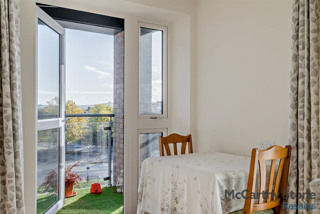 2 bed flat for saleGilbert Place, Lowry Way, Swindon, Wiltshire SN3 photo 3