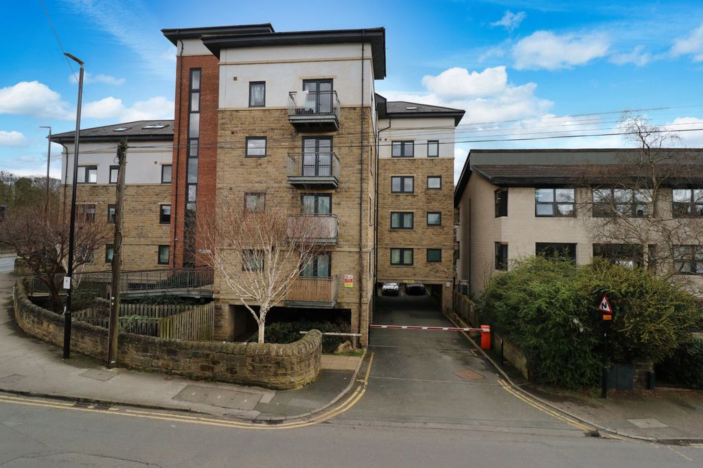 2 bed flat for saleTroy Road, Horsforth, Leeds, West Yorkshire, UK LS18