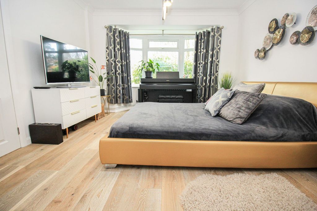 Additional image 15 of 4 bed detached bungalow for saleDell Road, Bitterne Park SO18