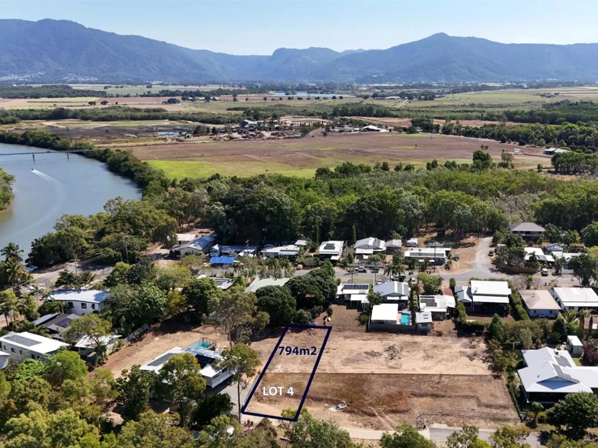 18D Devlex Court, Machans Beach QLD 4878