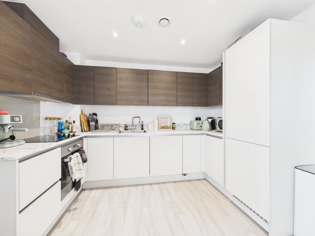 Additional image 11 of 2 bed flat for sale40 Stoke Road, Slough, Berkshire SL2