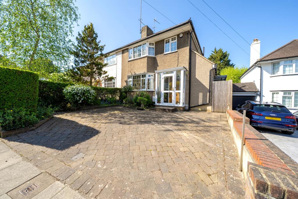 Dickens Close, St. Albans