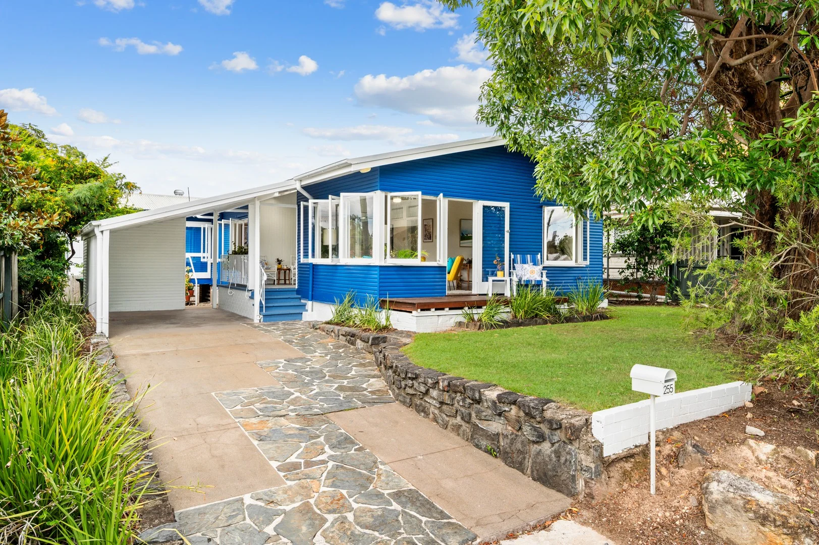 255 Hawken Drive, St Lucia QLD 4067