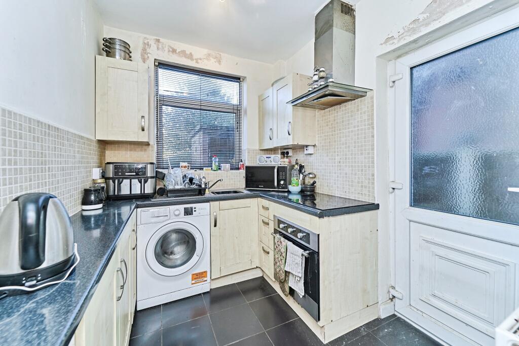 Lynton Avenue, West Bromwich, B71 photo 2