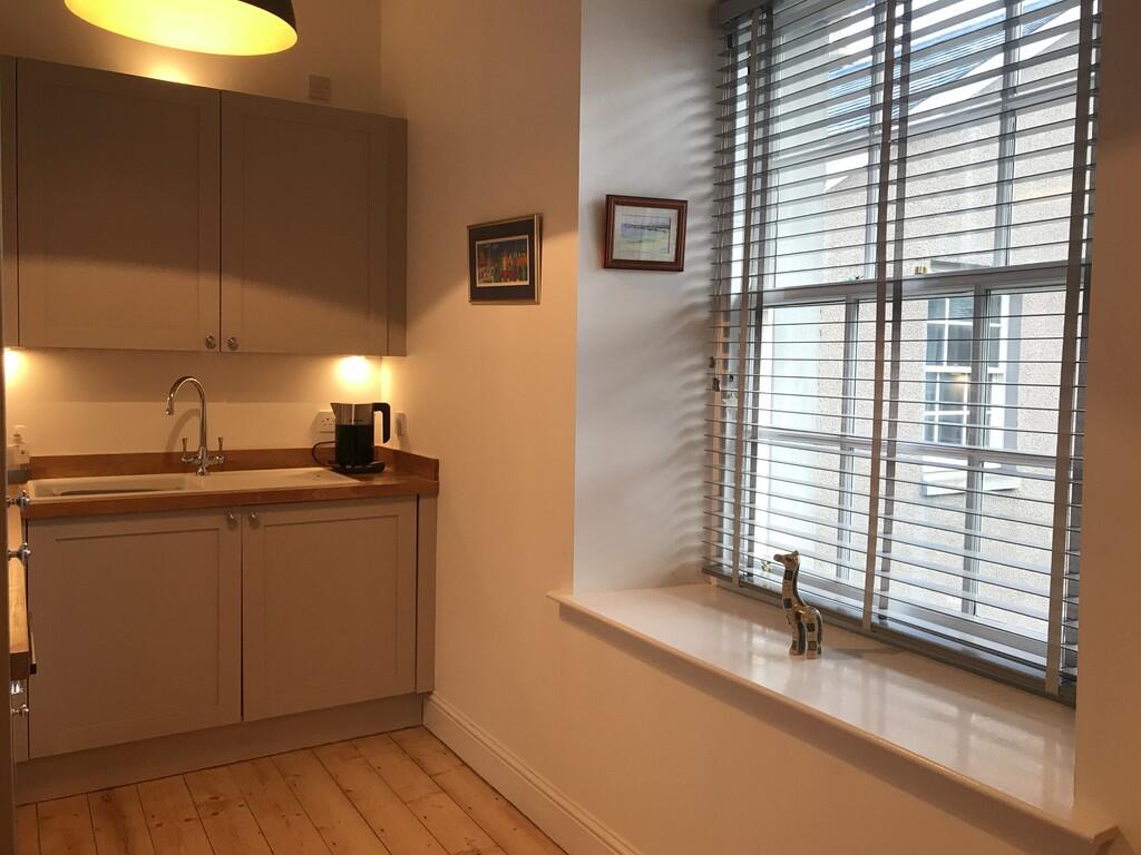 Mary Elmslie Court, AB24 photo 3