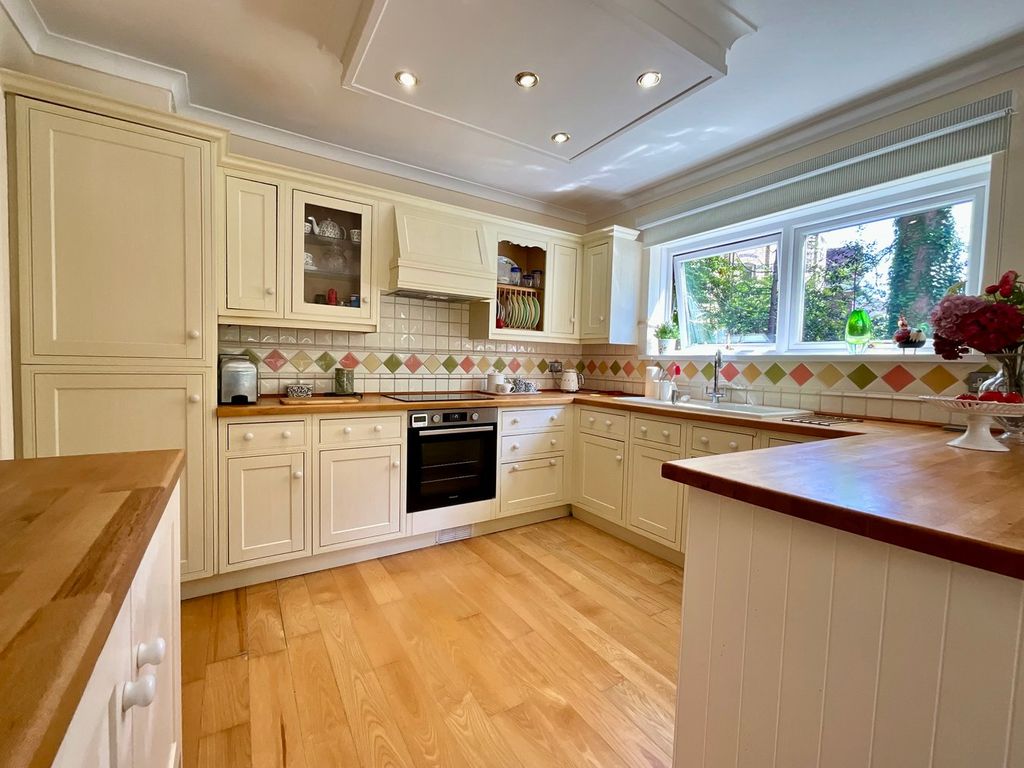 Additional image 14 of 2 bed flat for saleHafod Court, Stow Park Crescent, Newport NP20
