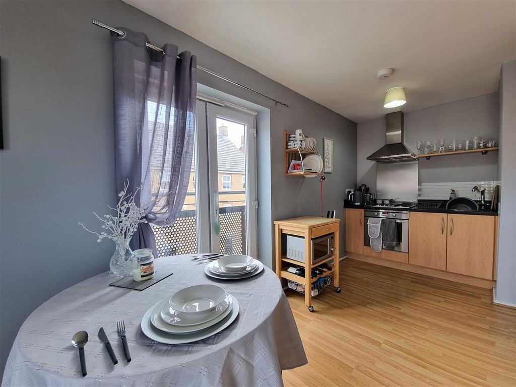 1 bed flat for saleLongacres, Bridgend CF31 photo 4