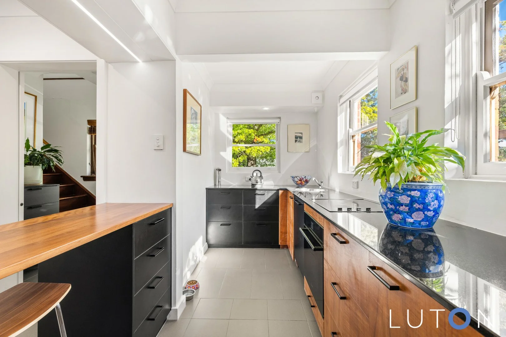 140 Strickland Crescent, Deakin ACT 2600