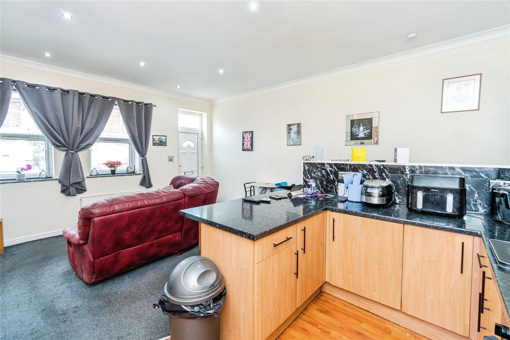 Additional image 5 of 4 bed flat for salePark Road, Freemantle, Southampton, Hampshire SO15