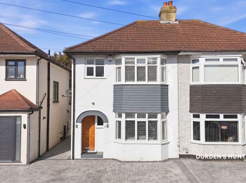 Lambourne Gardens, Hornchurch RM12
