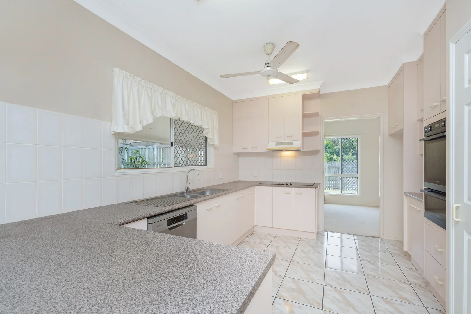 27 Macarthur Drive, Annandale QLD 4814 photo 2