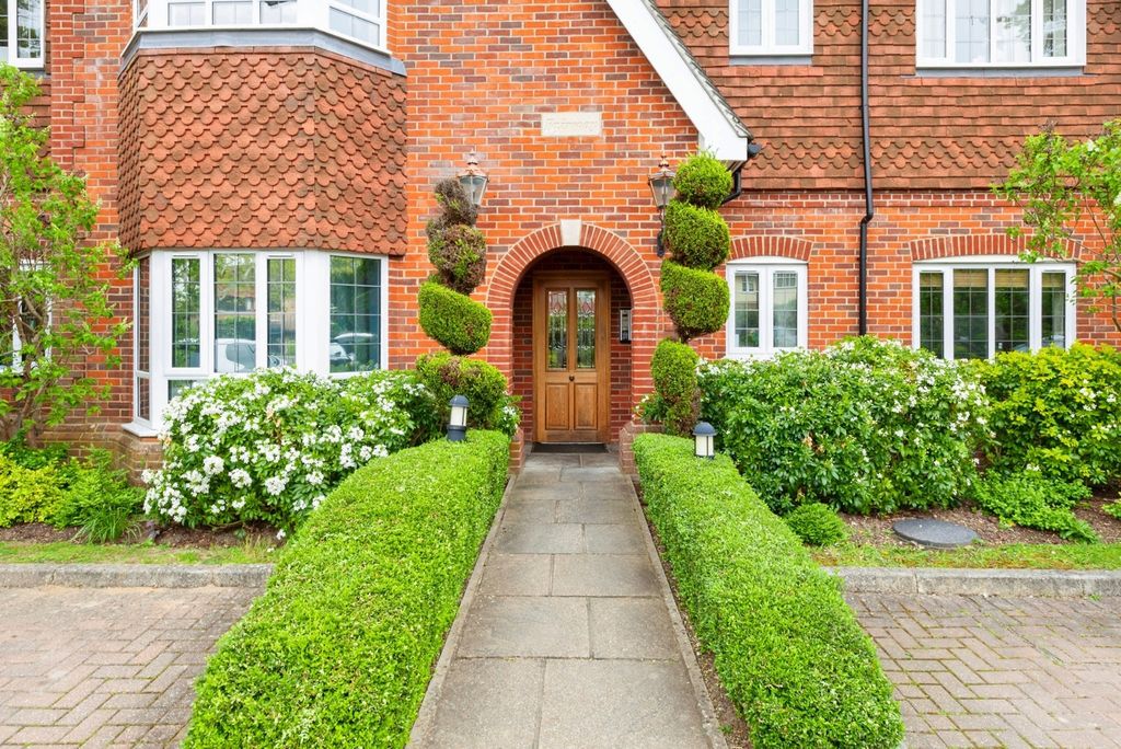 Additional image 4 of 2 bed flat for saleShoppenhangers Road, Maidenhead, Berkshire SL6