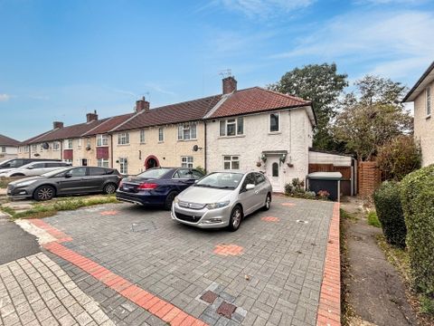 Littlefield Road, Edgware HA8