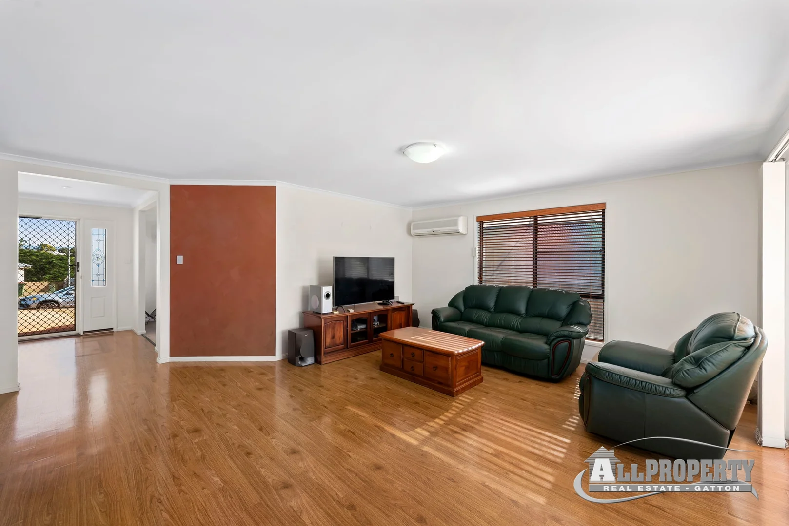 15 Rogers Drive, Gatton QLD 4343 photo 3