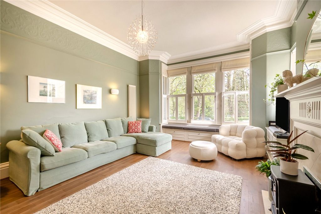 Additional image 2 of 3 bed flat for salePark Avenue, Harrogate, North Yorkshire HG2
