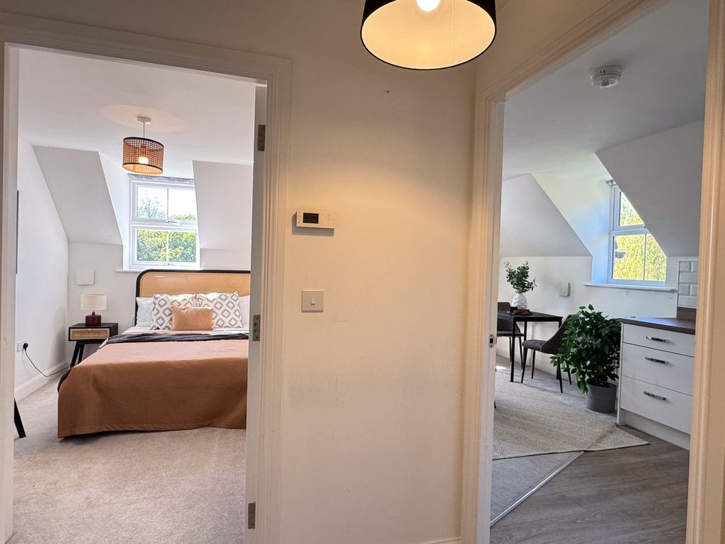 Additional image 6 of 2 bed flat for saleHutton Close, Newbury RG14