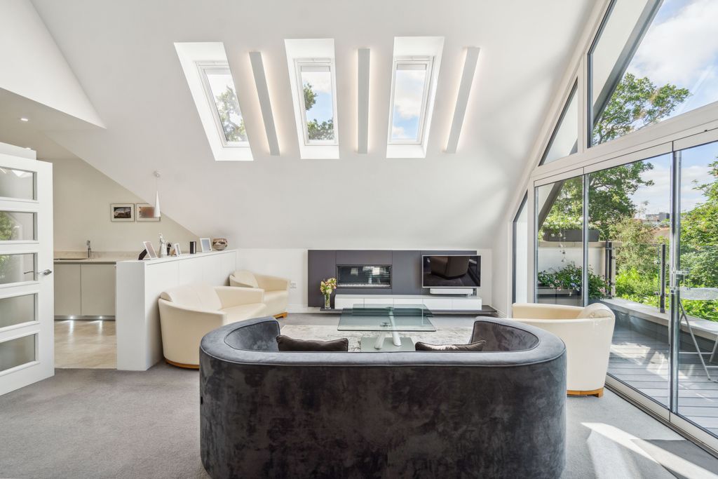 Additional image 12 of 3 bed flat for saleSouth Park Crescent, Gerrards Cross, Buckinghamshire SL9