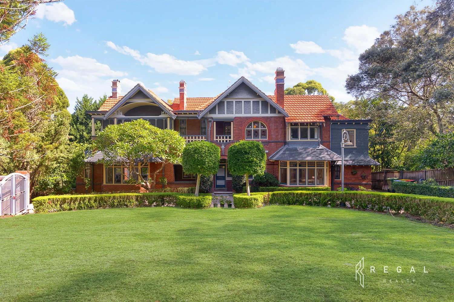 1 Clydesdale PL,, Pymble NSW 2073