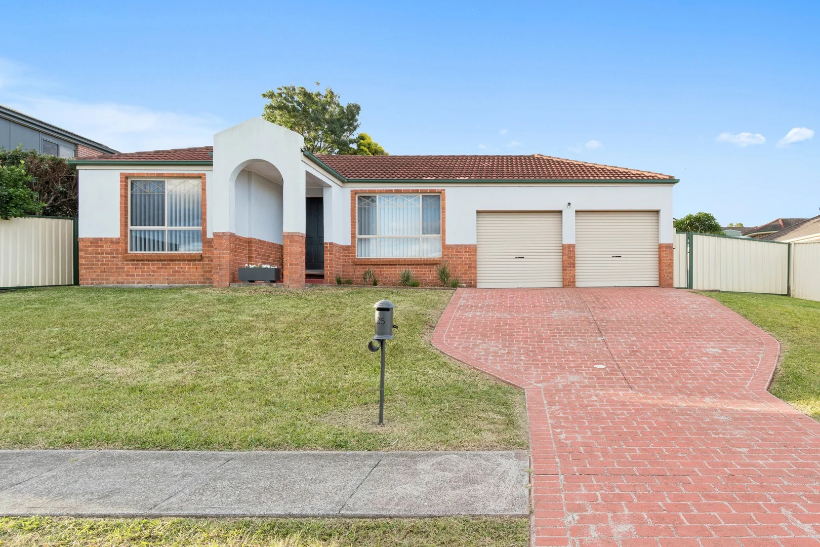 25 Glengarry Way, Horsley NSW 2530