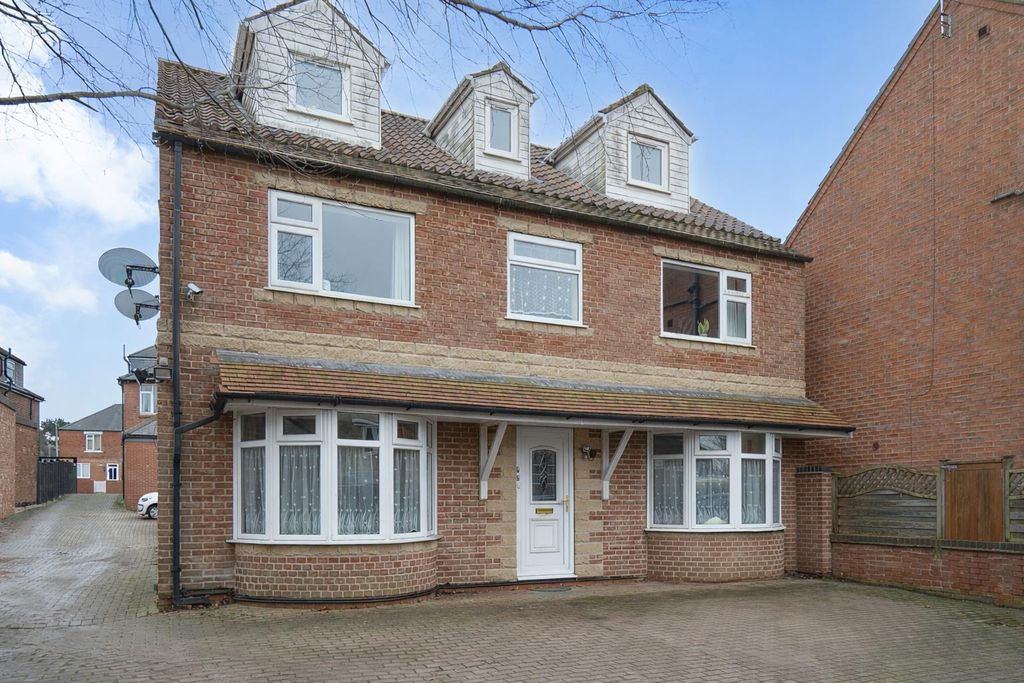 2 bed flat for saleMillfield Lane, York YO10