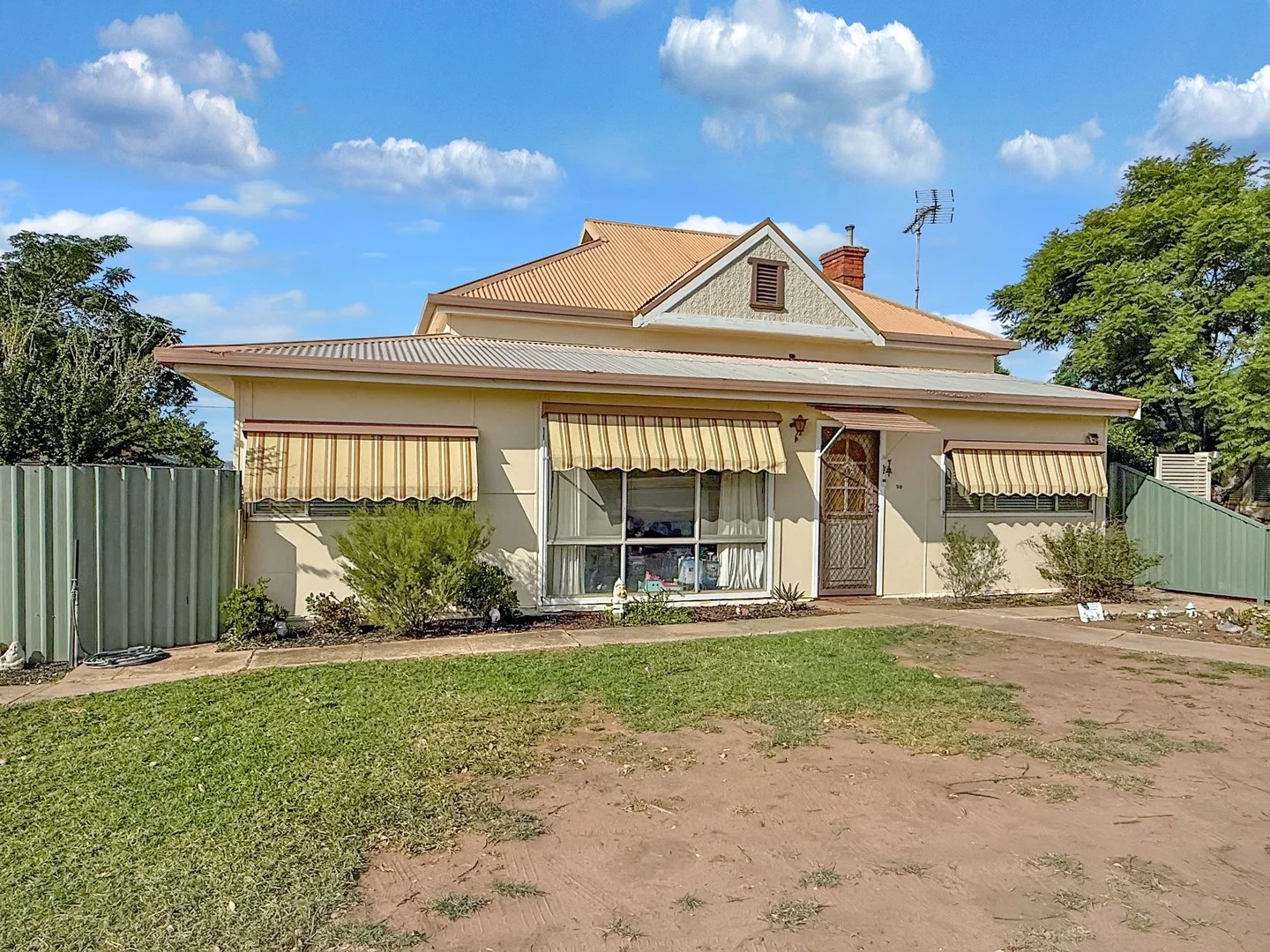 98 Wade Avenue, Leeton NSW 2705