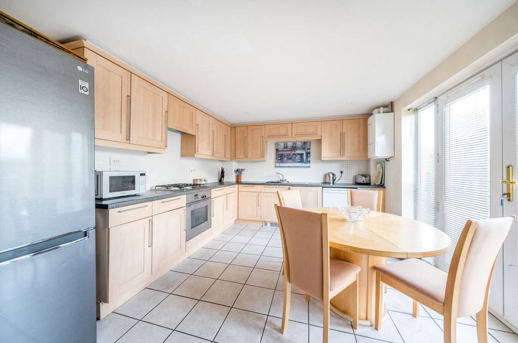 Additional image 3 of 3 bed flat for saleMarshall Square, Banister Park, Southampton, Hampshire SO15