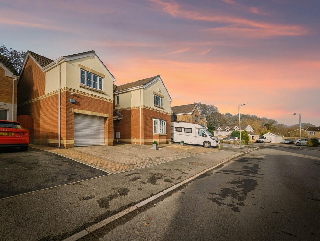 5 bed detached house for saleClos Cae Pwll, Treharris CF46