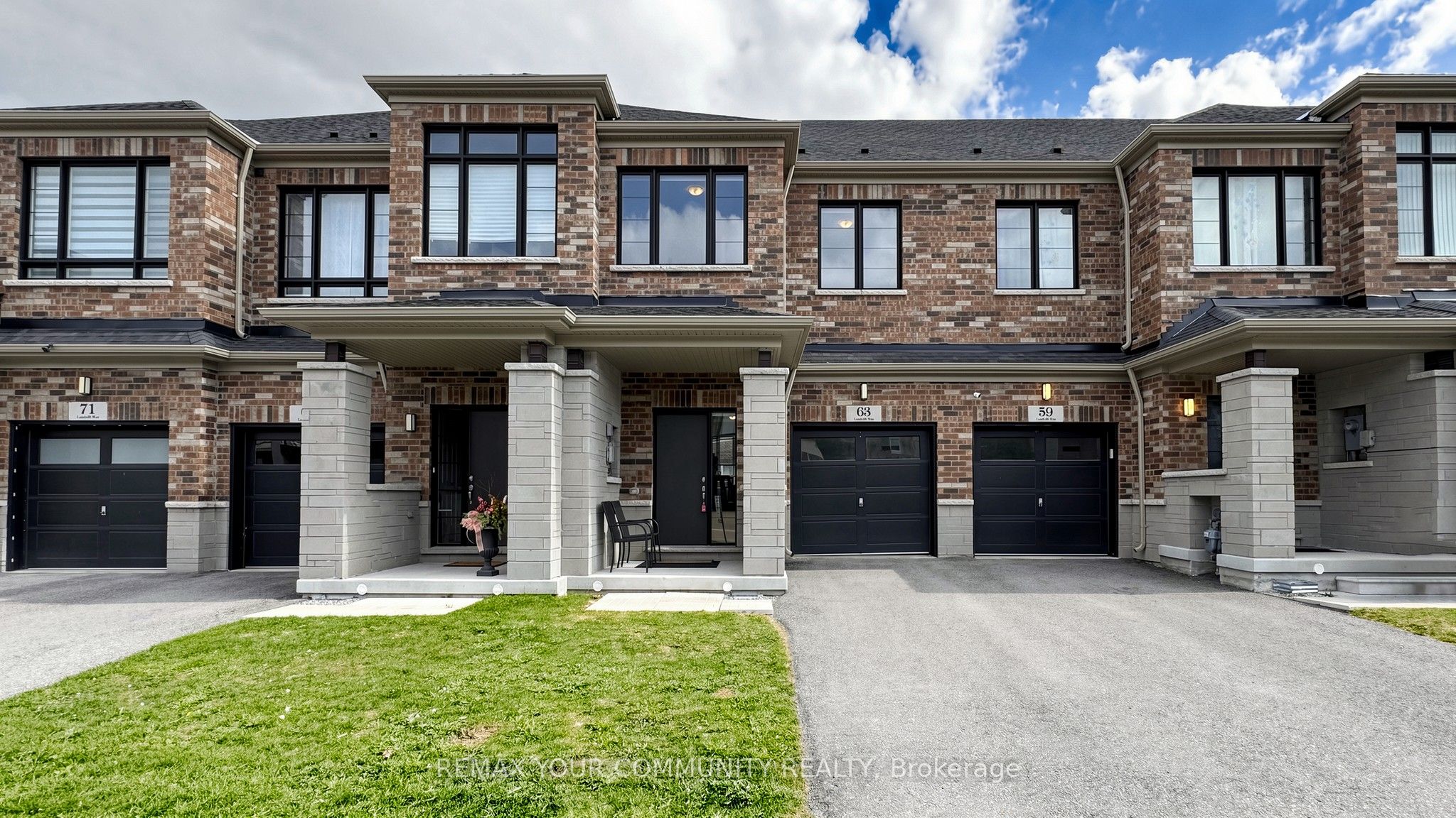 63 Landolfi Way, Bradford West Gwillimbury, ON, L3Z 4L7