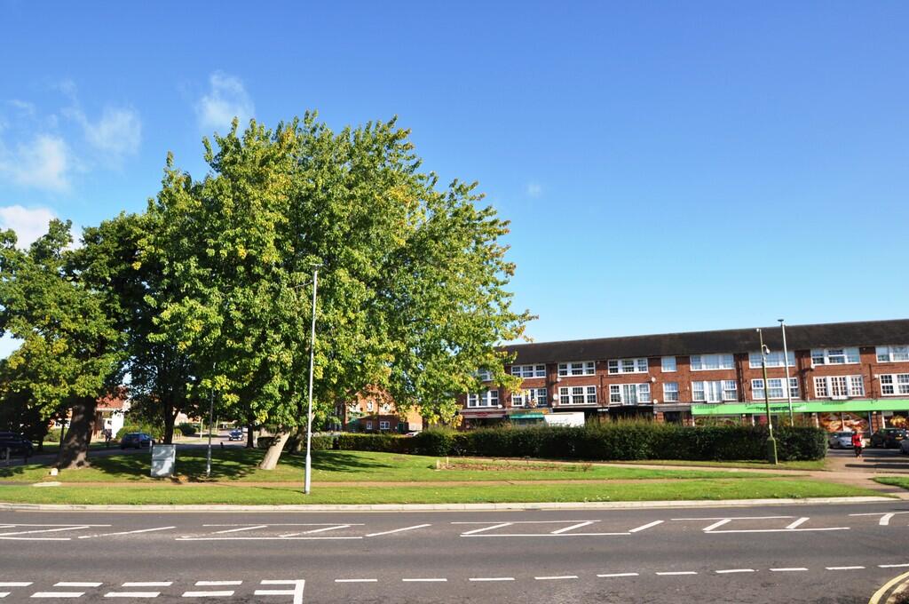 Woodhall House, Woodhall Parade