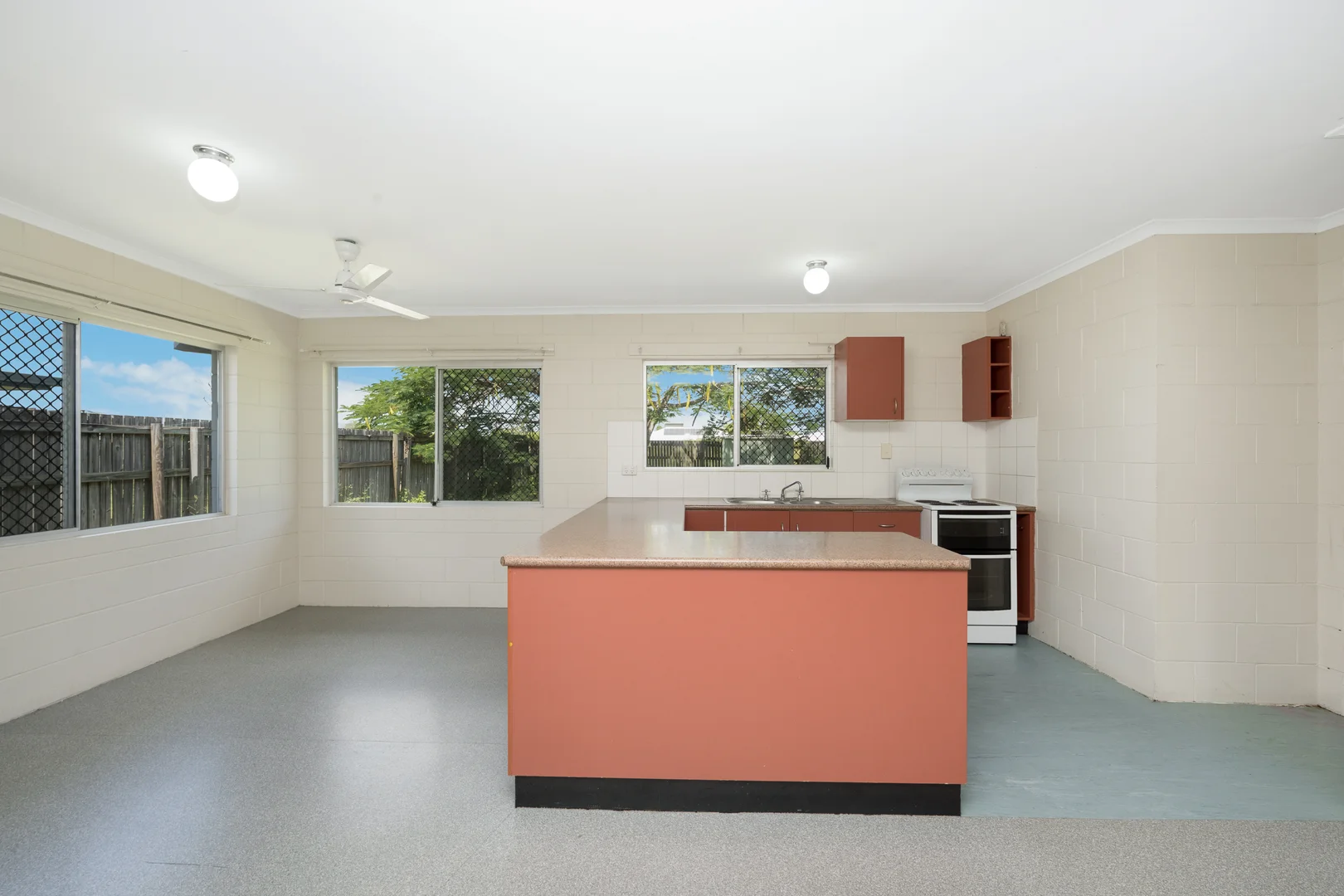 10 Stephanie Street, Rasmussen QLD 4815 photo 2