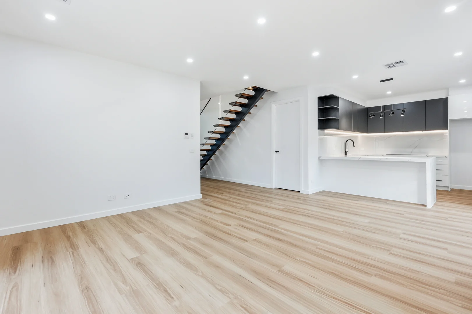 Additional image 4 of 8A Magnolia Avenue, Bentleigh East VIC 3165