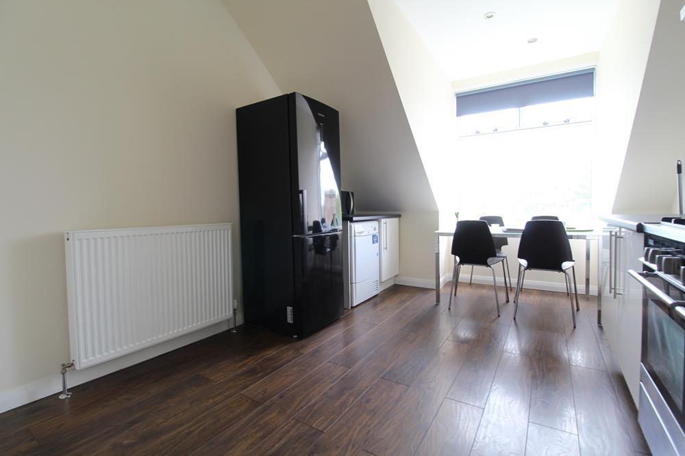 Elmfield  Avenue, top floor, photo 4