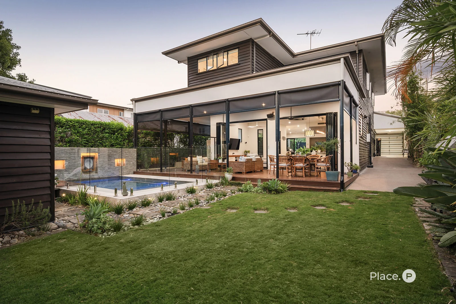16 David Street, Tennyson QLD 4105