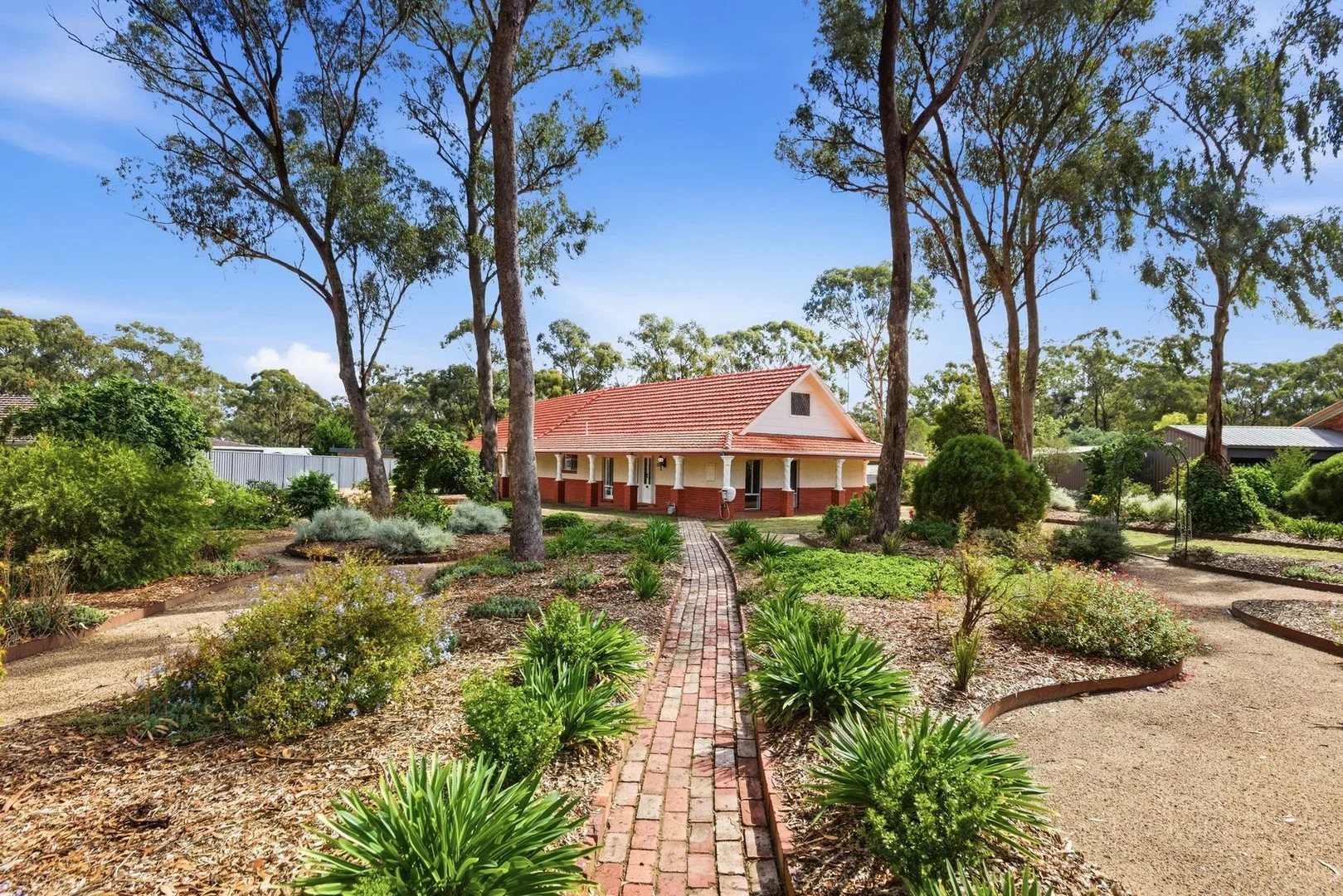 7 Cedar Drive, Ascot VIC 3551