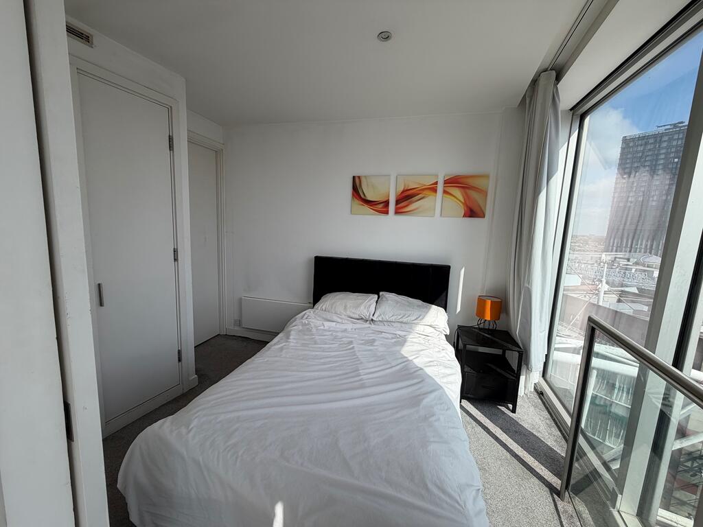 Rotunda Furnished 1 Bed photo 3