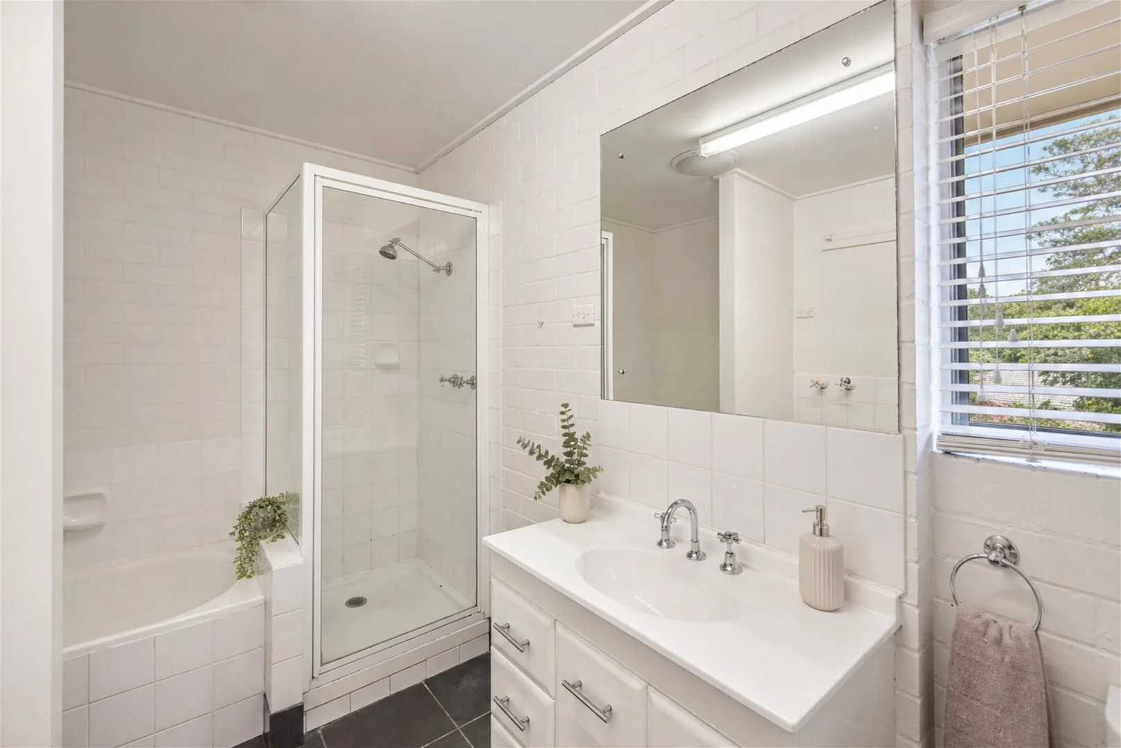 Additional image 6 of 1/25 Barradine Street, Greenslopes QLD 4120