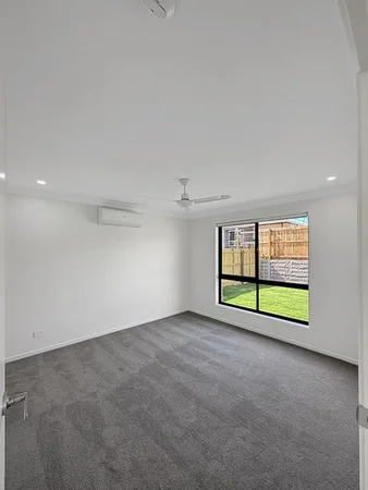 49 Ferris Avenue, Park Ridge QLD 4125 photo 4