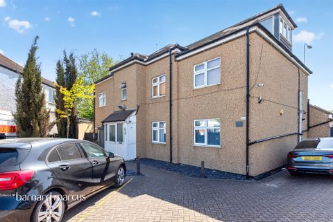 Renters Avenue, London NW4