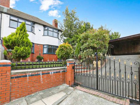 Felltor Close, Liverpool L25