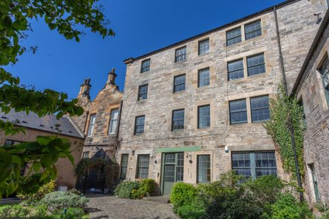 95/8 Constitution Street, Edinburgh EH6