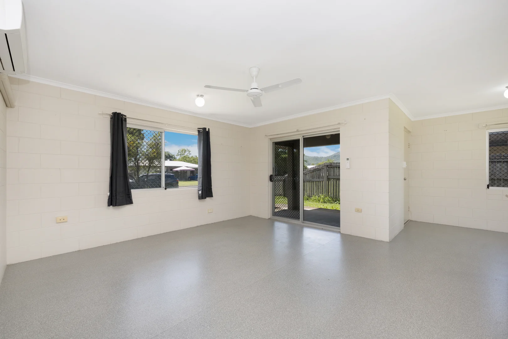 10 Stephanie Street, Rasmussen QLD 4815 photo 3