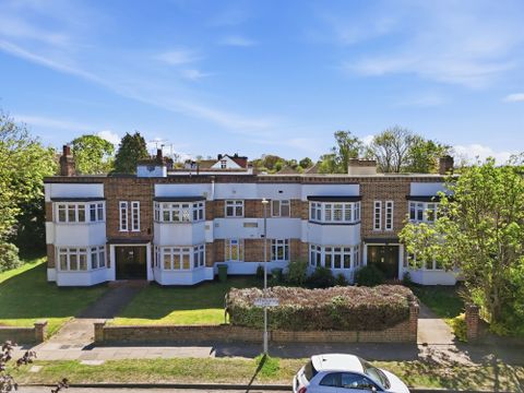 Little Gaynes Lane, Grove Court Little Gaynes Lane RM14