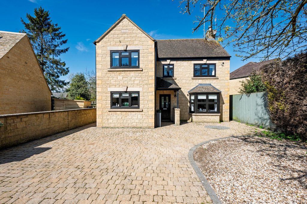 4 bed detached house for saleLansdowne, Bourton-On-The-Water GL54