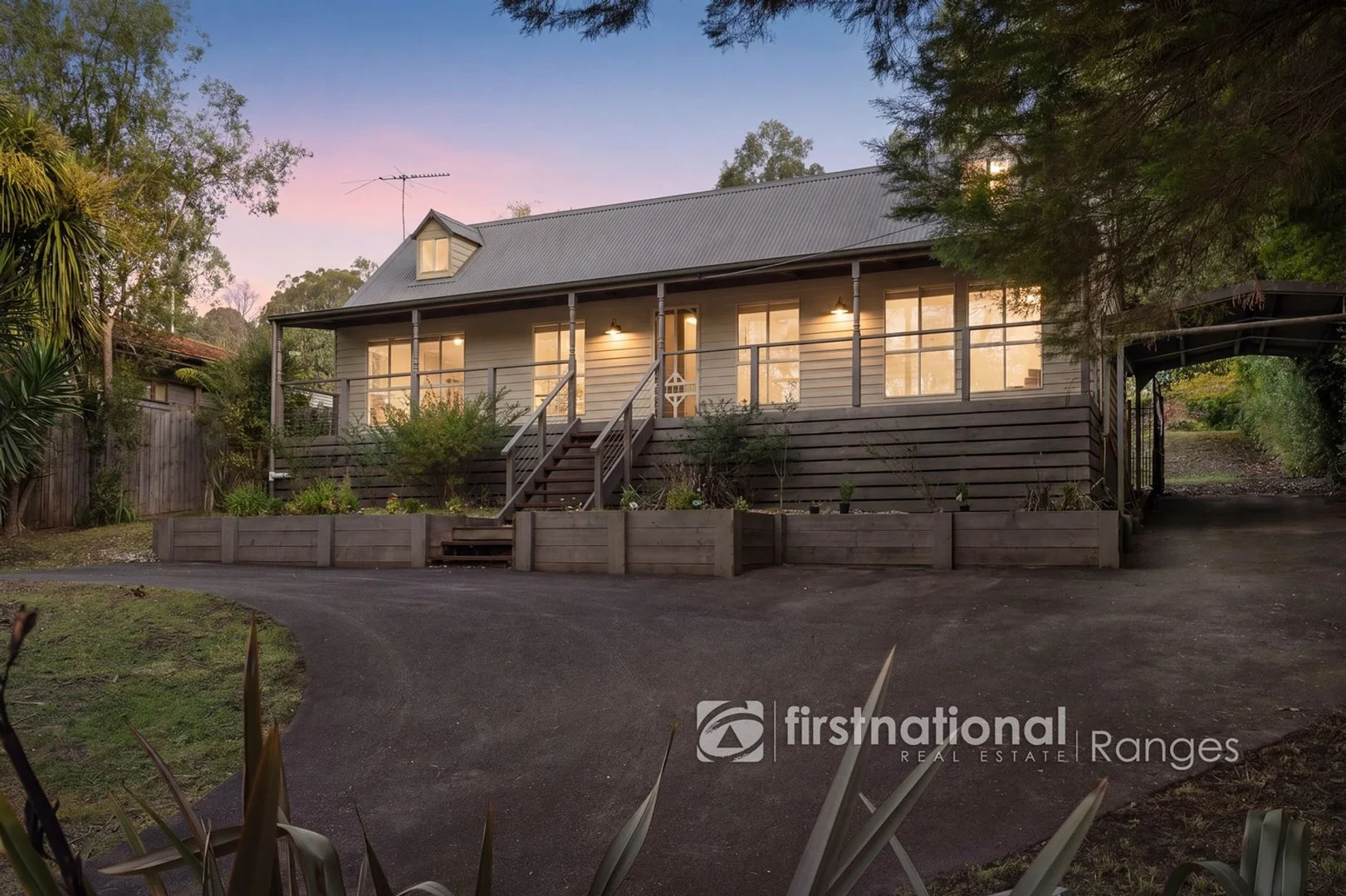 10 Haylock Avenue, Cockatoo VIC 3781