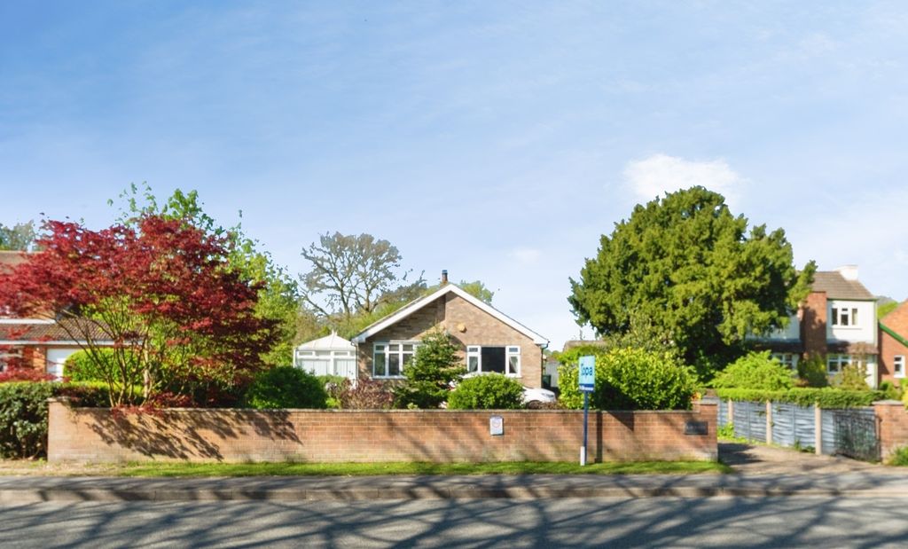 2 bed detached bungalow for saleSea Dyke Way, Grimsby DN36