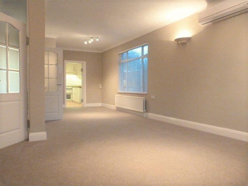 Oaklands Lane, St. Albans photo 3