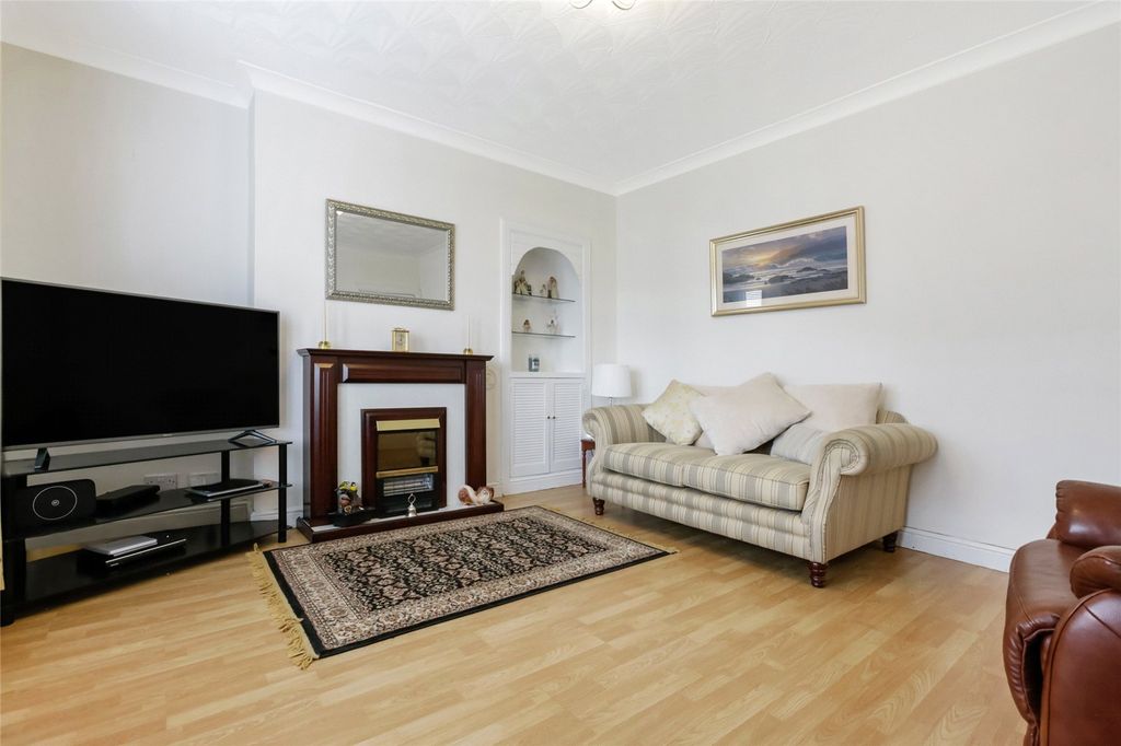 Additional image 7 of 2 bed flat for saleAndrew Drive, Clydebank, Dunbartonshire G81