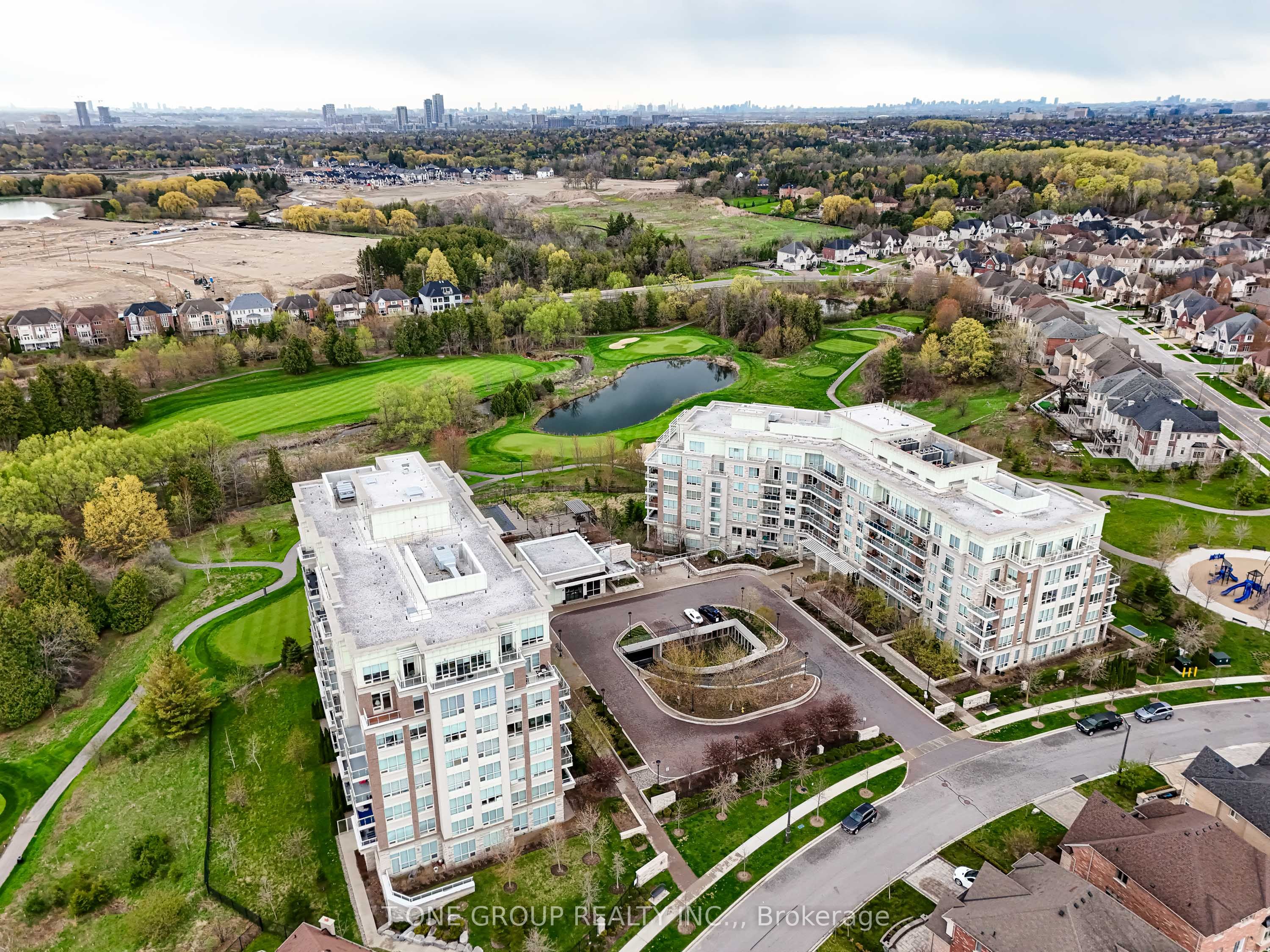 306-9 Stollery Pond Crescent, Markham, ON, L6C 0Y1