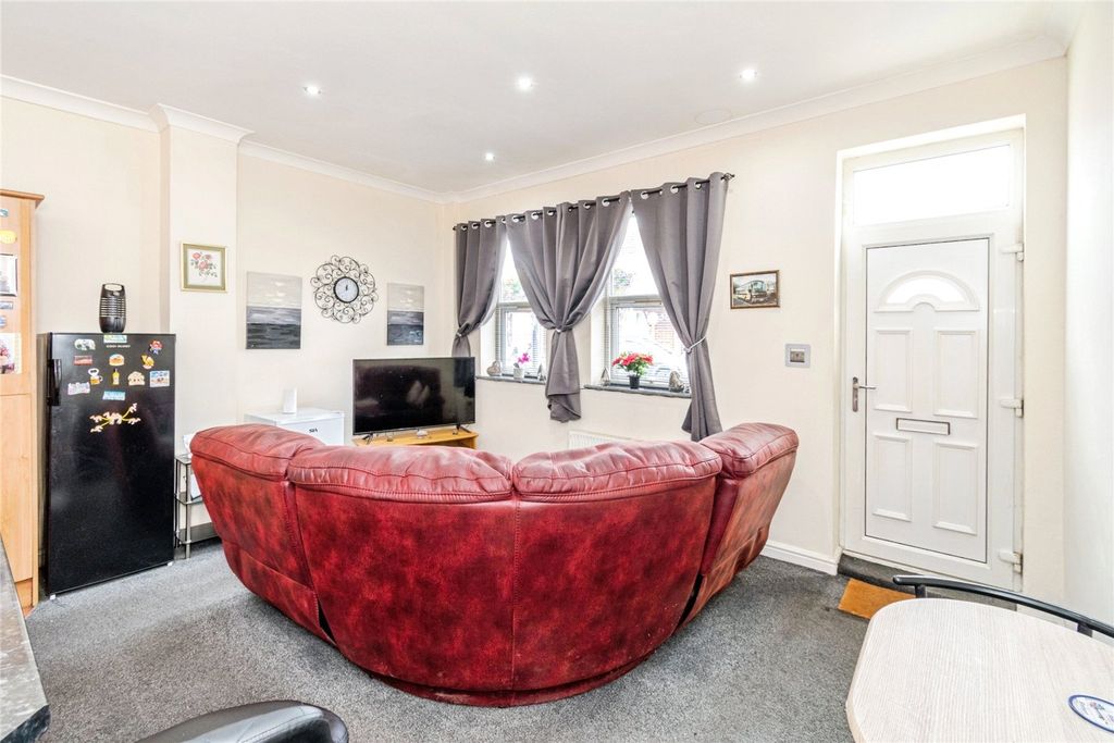 Additional image 2 of 4 bed flat for salePark Road, Freemantle, Southampton, Hampshire SO15